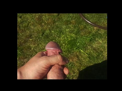 ❤️ Vruća zgodnica jebe svoju ružičastu macu i svršava špricom u ljetnom vrtu ☑ Tvrdi porno na hr.porn33.top ❌❤
